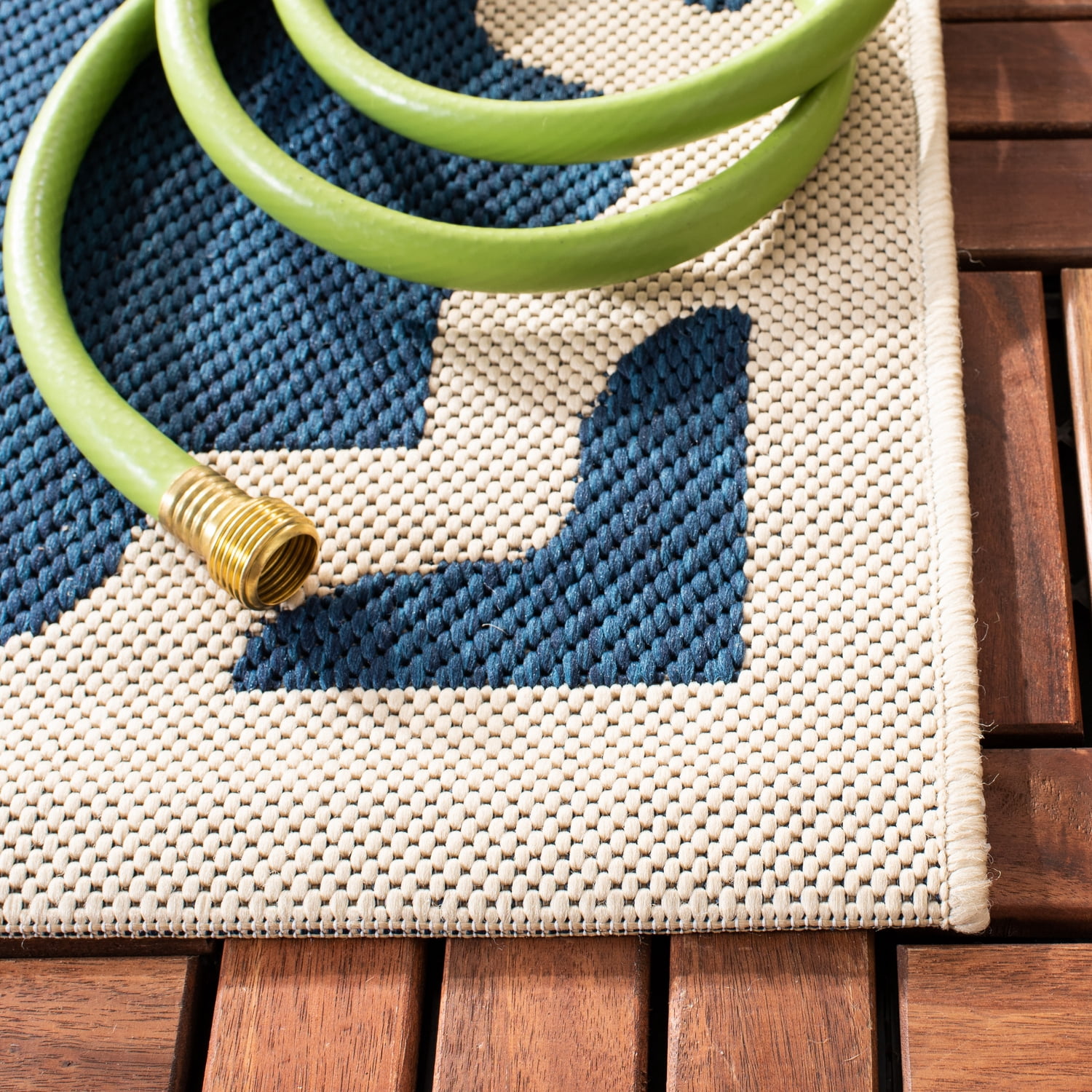 SAFAVIEH Courtyard Amanda Geometric Indoor/Outdoor Area Rug, 6'7" x 6'7" Square, Navy/Beige