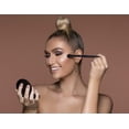 thumbnail image 2 of Iluminador Youngblood Clean Luxury Cosmetics que refleja la luz, 2 of 4