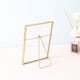 thumbnail image 4 of Marco de fotos con soporte de vidrio simple y moderno, soporte para especímenes de porche de casa, adornos, marco de fotos decorativo con tira de cobre, mesa, 4 of 5