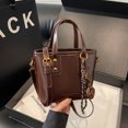 thumbnail image 4 of Bolso de mano estilo retro informal tipo cubo para mujer, nuevo estilo 2025, moderno bolso de hombro, versión coreana, bolso de mujer versátil de alta gama, 4 of 5