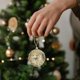 thumbnail image 5 of Noticias Producto Decoración navideña Traje Bola navideña Lentejuelas PE Bola de forma especial Colgante para árbol de Navidad Bola mixta, 5 of 5