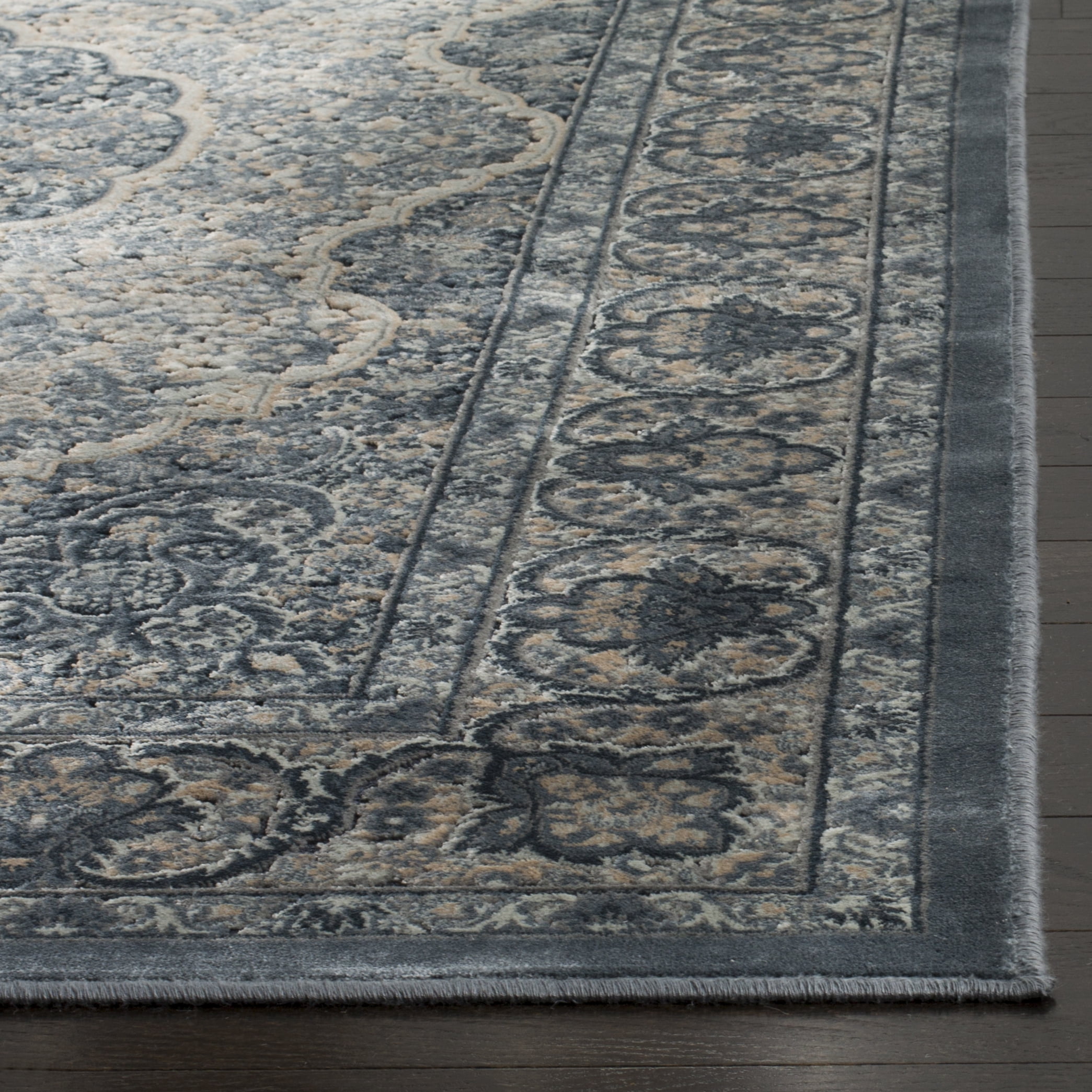 SAFAVIEH Paradise Zelma Traditional Area Rug, Light Blue/Blue, 2'7" x 4'
