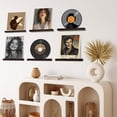 thumbnail image 3 of Set de soporte de pared para discos de vinilo KEYWING, madera teñida de nogal, 3 of 6