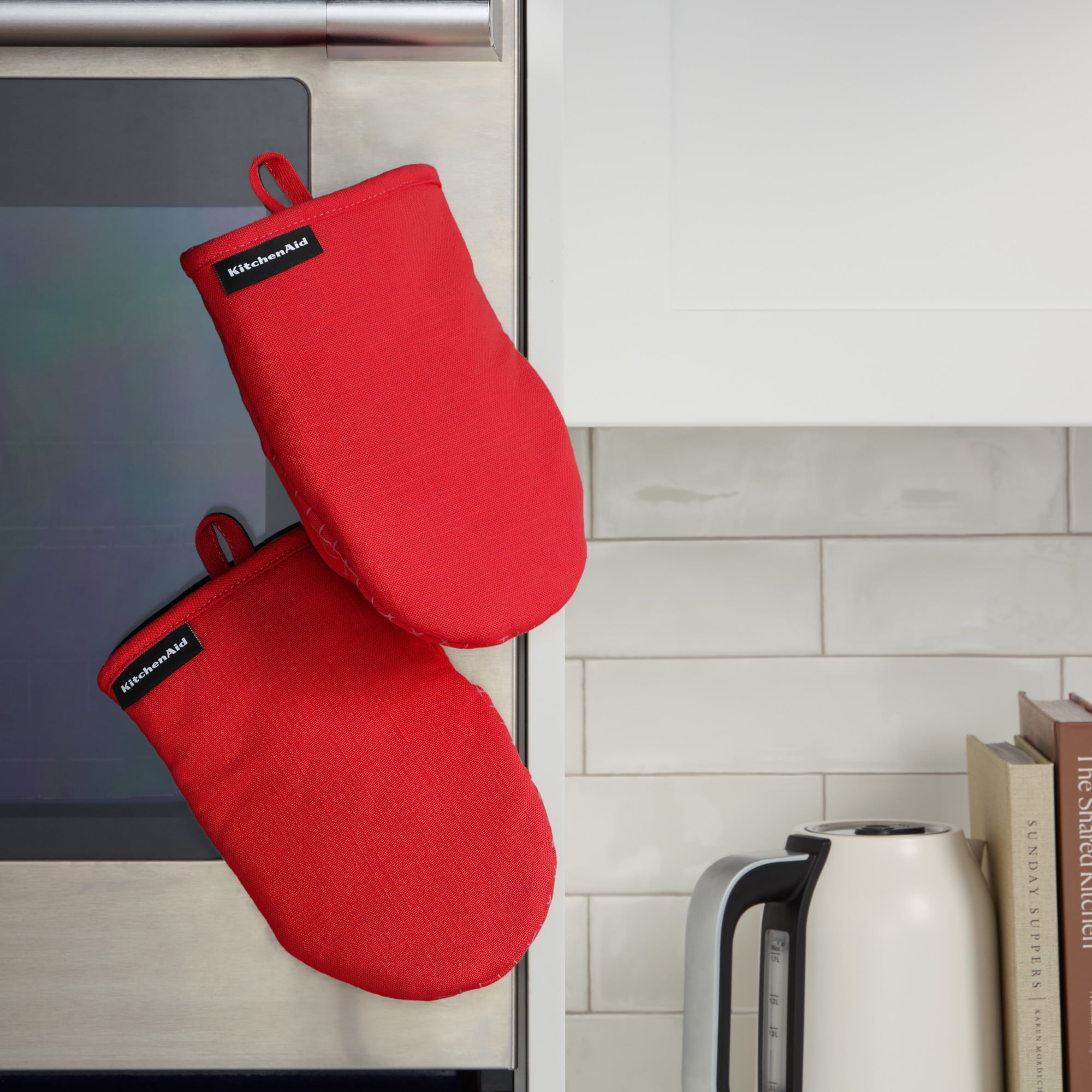 KITCHENAID Gourmet Series Gridlines Mini Oven Mitts 2-Pack Set, Heat Resistant up to 600°F, Soft Silicone Grip, Magnetic Cuff, Passion Red, 5.5"x9"