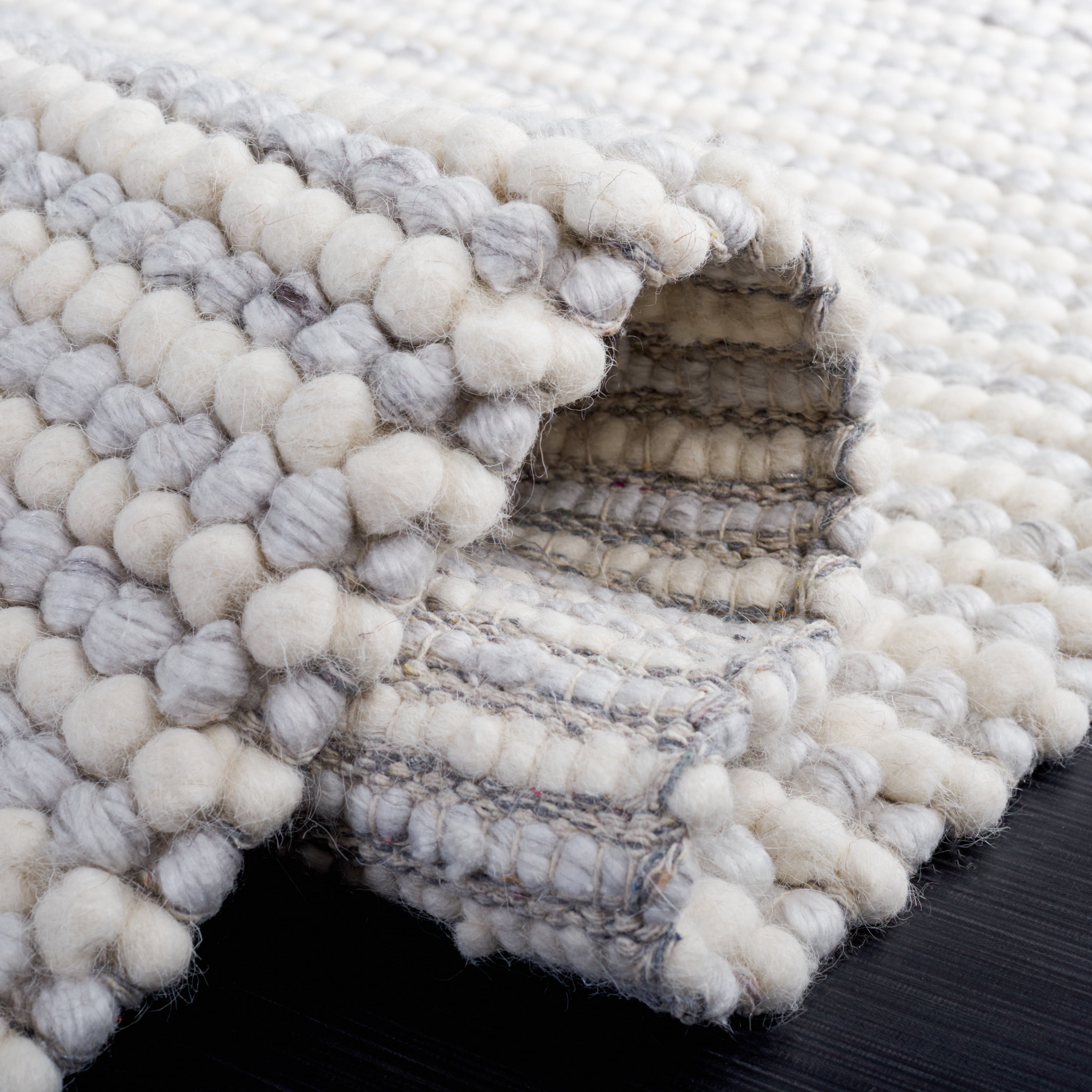 SAFAVIEH Natura Fredrick Striped Area Rug, Ivory/Light Grey, 6' x 6' Round