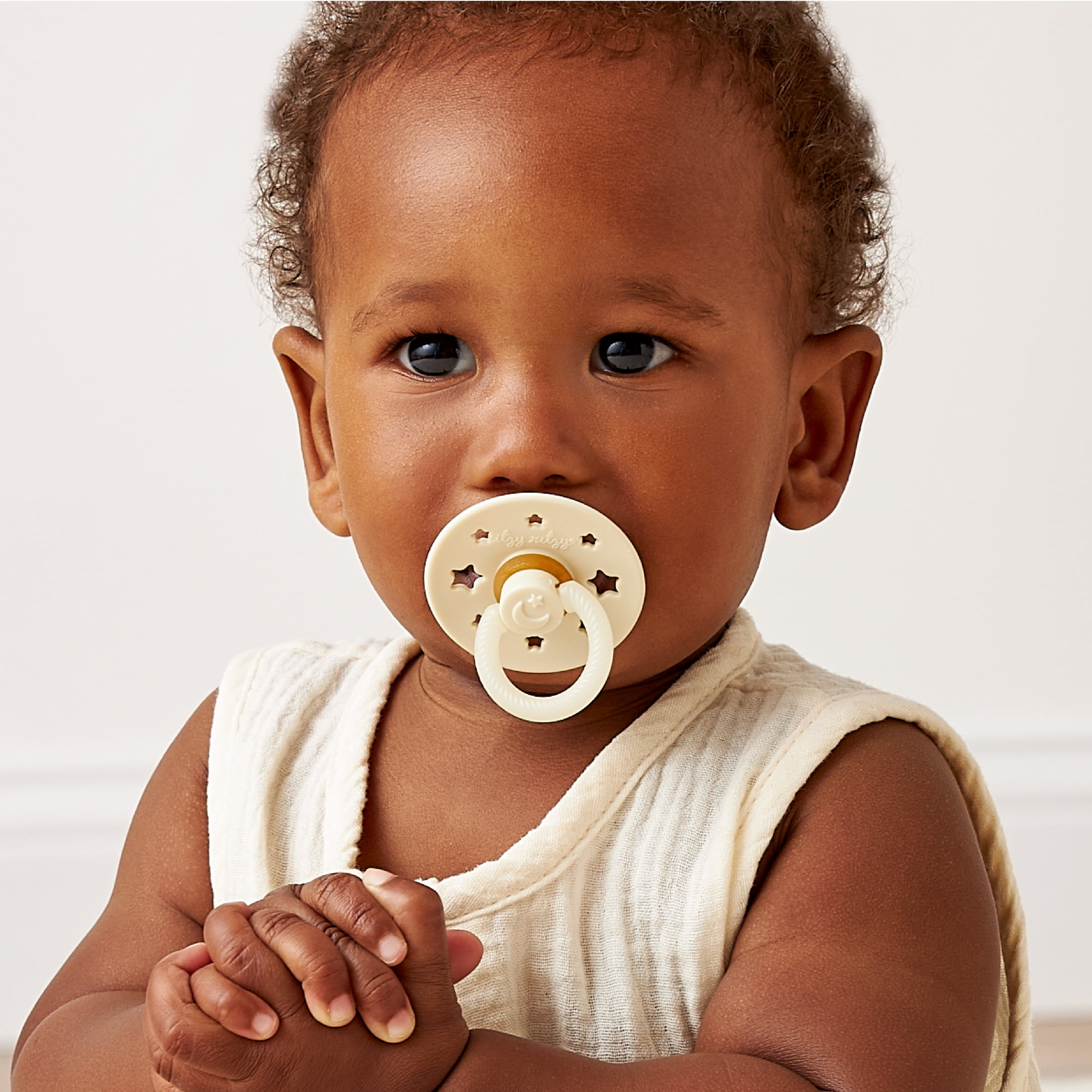 Itzy Soother™ Natural Rubber Pacifier Set of 2 Glow in the Dark 6-18m