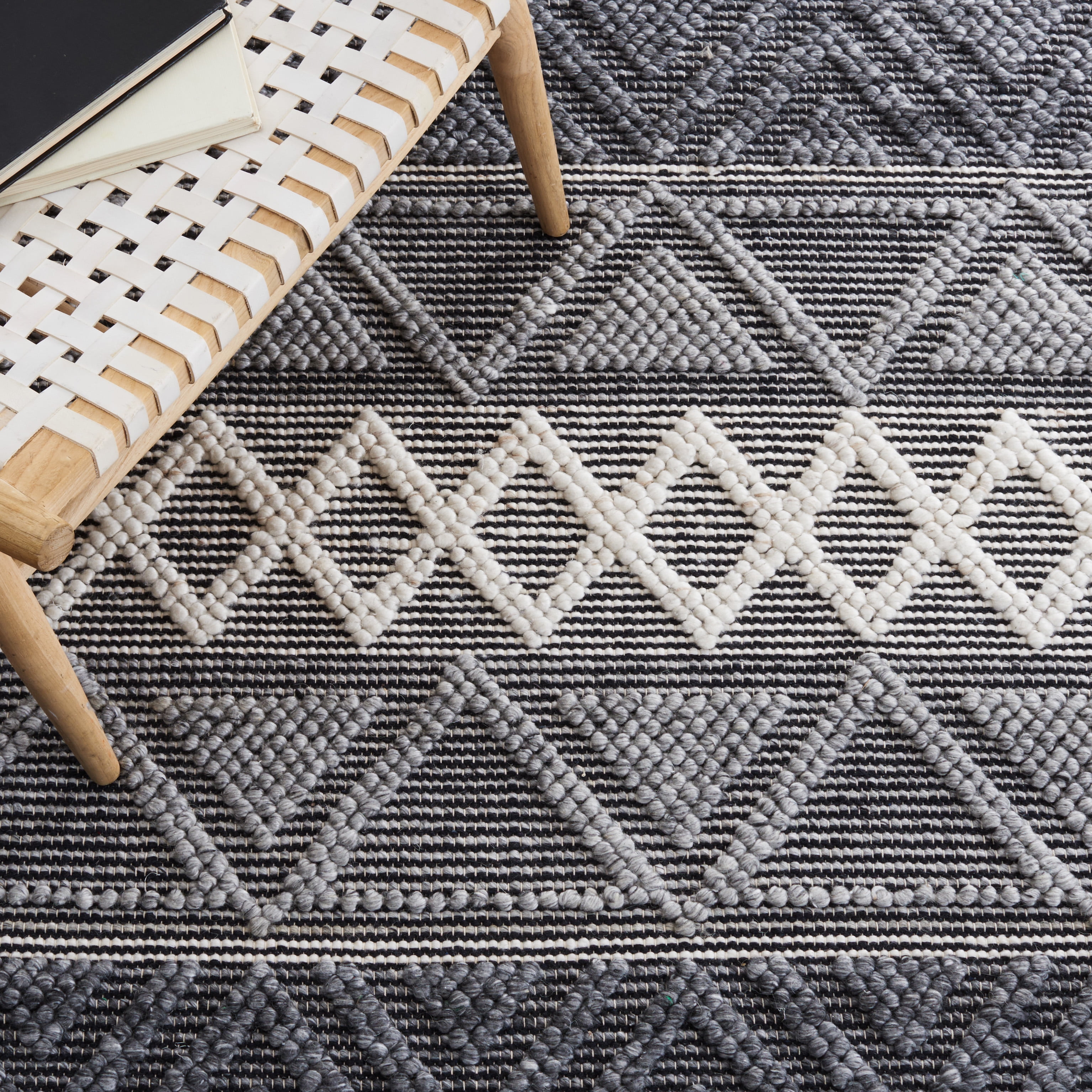 SAFAVIEH Natura Rebecca Southwestern Runner Rug, Charcoal/Ivory, 2'3" x 9'