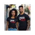 thumbnail image 1 of [Camiseta navideña para parejas] Camiseta navideña para parejas (1 pieza) - Estampado "Recé por él, recé por ella", mezcla de algodón, corte informal, lavable a máquina - Ideal para citas y regalos de, 1 of 6