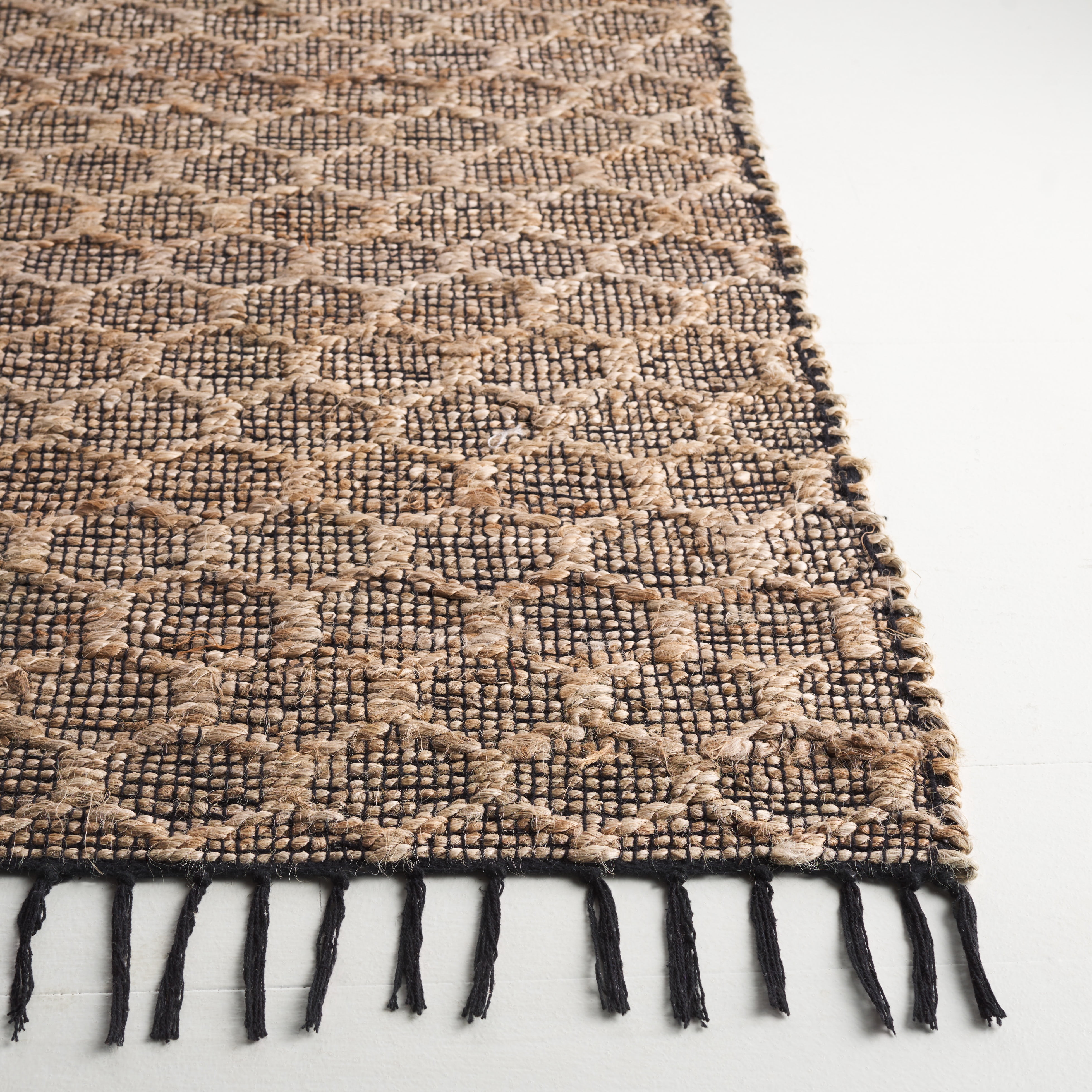 SAFAVIEH Cape Cod Fallon Geometric Area Rug, Black/Natural, 5' x 8'