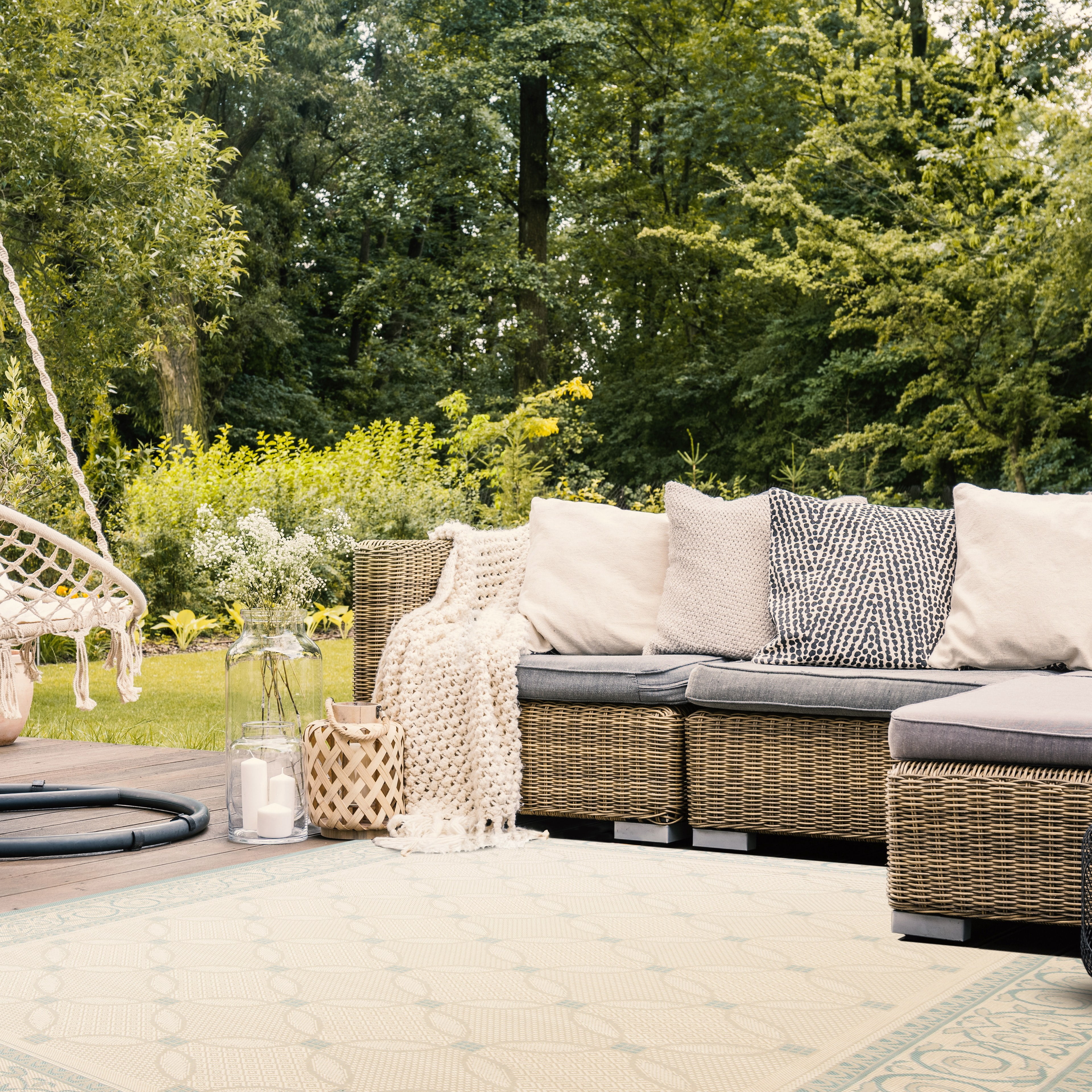 Safavieh Courtyard Cameron Geometric Indoor/Outdoor Area Rug, Cream/Aqua, 8' x 11'