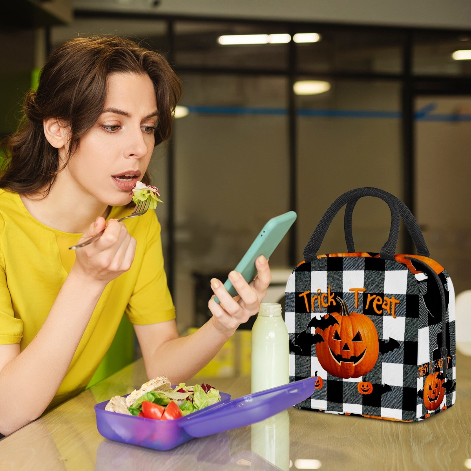 ERJLKXP Black and White Checkered Pumpkin Halloween Insulated Lunch Bags for Women and Men,Adult Reusable Lunch Tote Bag for Work,cooler bag