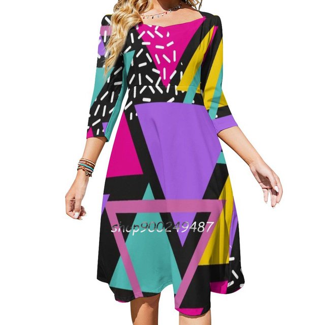Vestido elegante y dulce con triángulos de Memphis para mujer, patrón de vestido con cuello cuadrado kawaii coreano, fondo vectorial, línea plana amarilla