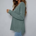 thumbnail image 4 of Haut à Manches Longues Col en V Couleur Unie 48 % Polyester, 38 % Rayonne, 11 % Coton, 3 % Spandex (Vert Armée, L), 4 of 4