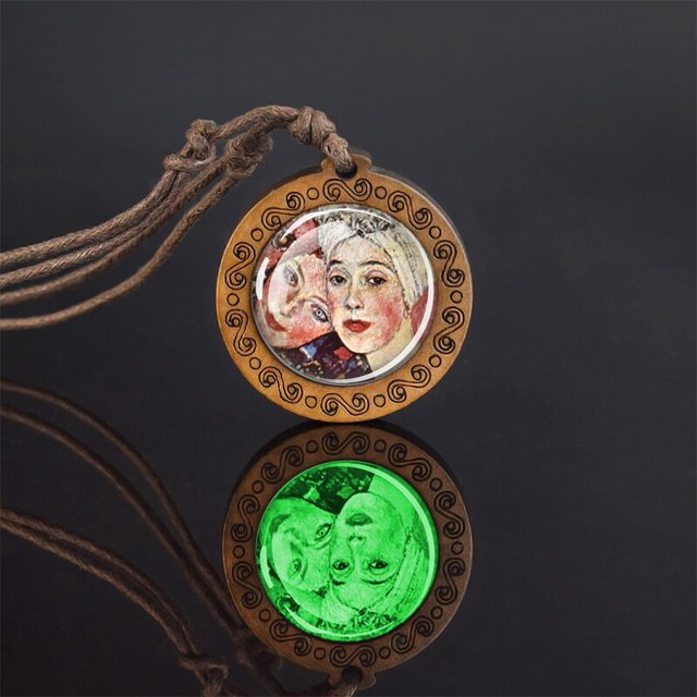 Gustav Klimt The Kiss Luminous Necklace Klimt's Mother and Child Art Necklaces Romantic Valentines Day Gift Wooden Jewelry Gao Jinjia LED