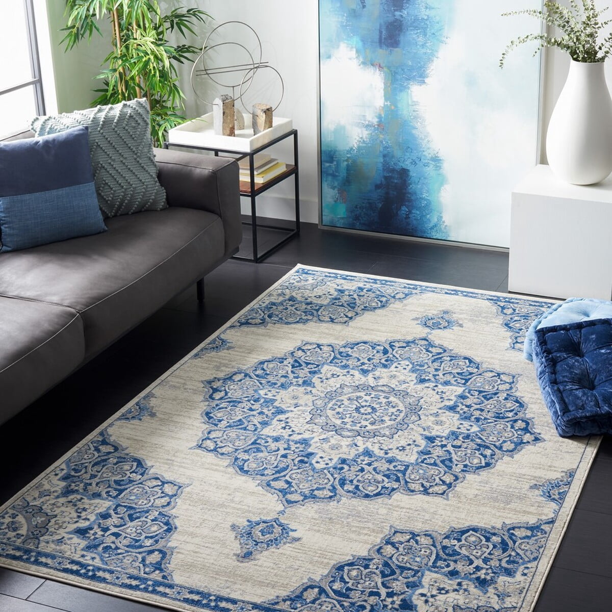 SAFAVIEH Brentwood Dimitri Floral Bordered Area Rug, 5'3" x 7'6", Ivory/Navy