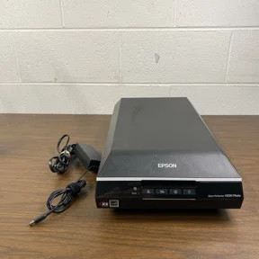 Restored Epson Perfection V600 Photo Color Scanner, 6400 x 9600 dpi High-Resolution Flatbed Film & Photo Scanner (Refurbished)