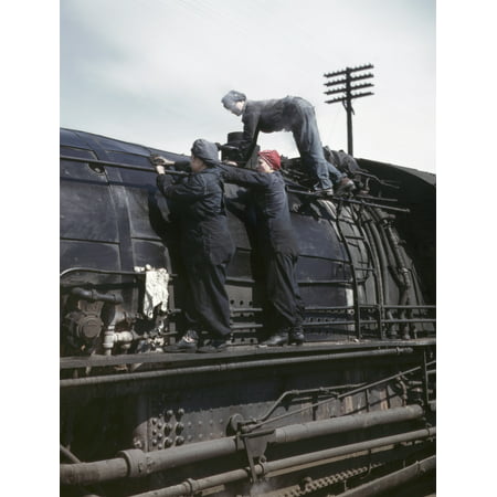 Railroad Workers 1943 Nfemale Employees Of The Chicago And Northwestern Railway Company Clean One Of The H Class Locomotives In Clinton Iowa - 