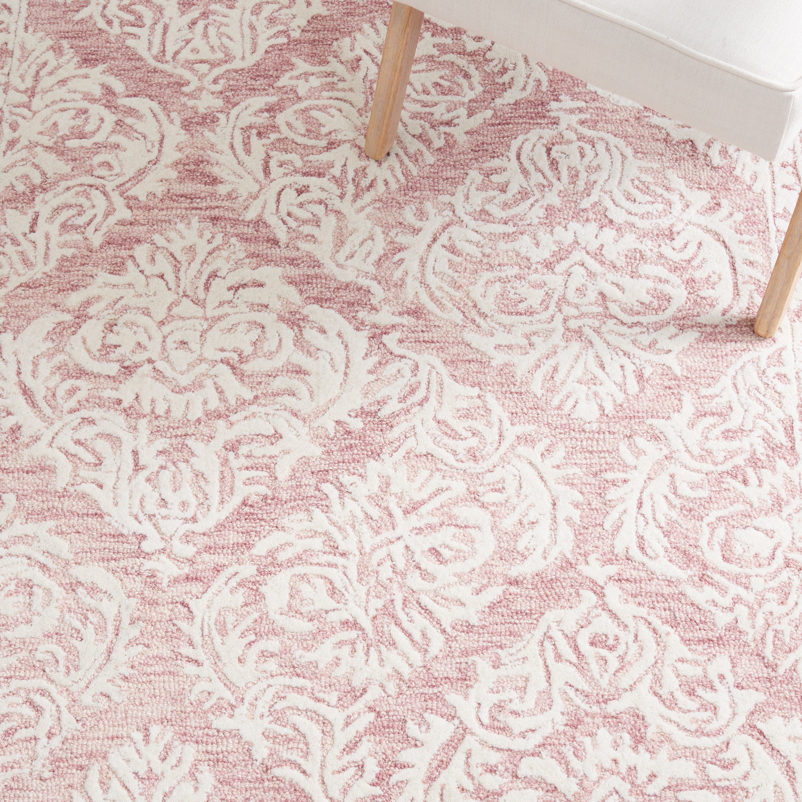 SAFAVIEH Metro Wayland Medallion Area Rug, Pink/Ivory, 6' x 6' Round