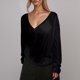 thumbnail image 1 of MHFRRA Camiseta de Manga Larga con Cuello En V, Fina y Ligeramente Transparente, para Mujer, Blusa Holgada Informal de Estilo Relajado. Negro, 1 of 3