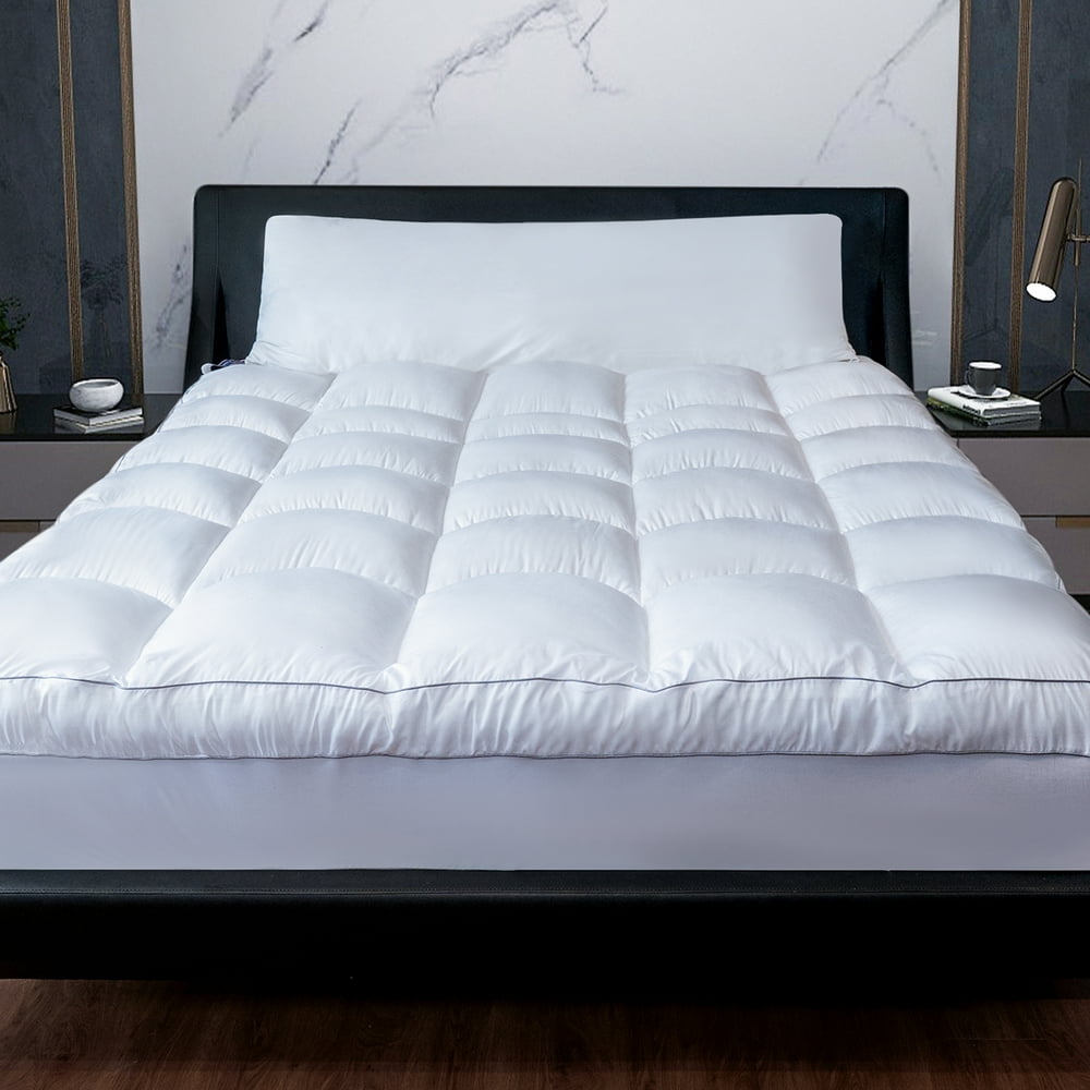 Marine Moon White Mattress Topper with Bedspread, King