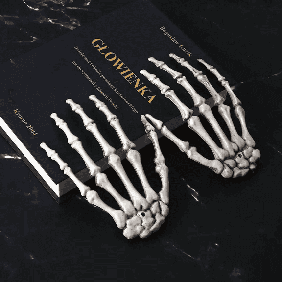 2Pcs Skeleton Hands Halloween Fake Human Hands Plastic Skeleton Hands Props for Halloween Zombie Party Decorations