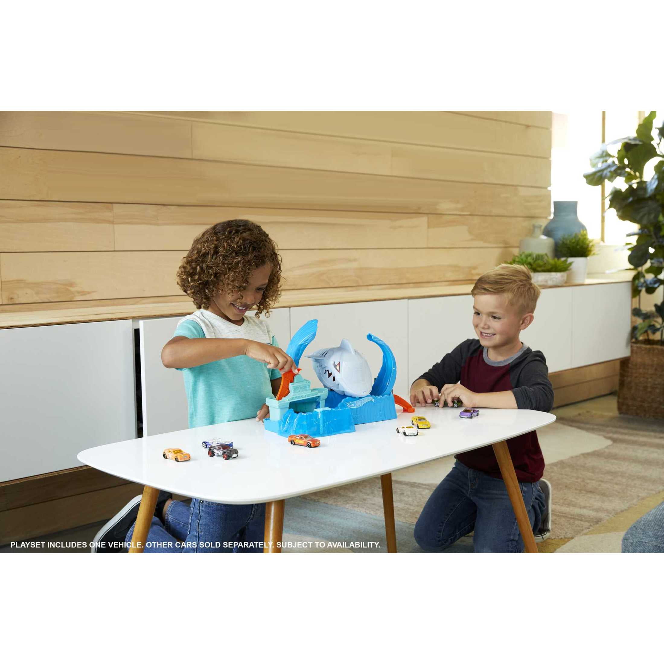 Hot Wheels Robo Shark Frenzy Play Set
