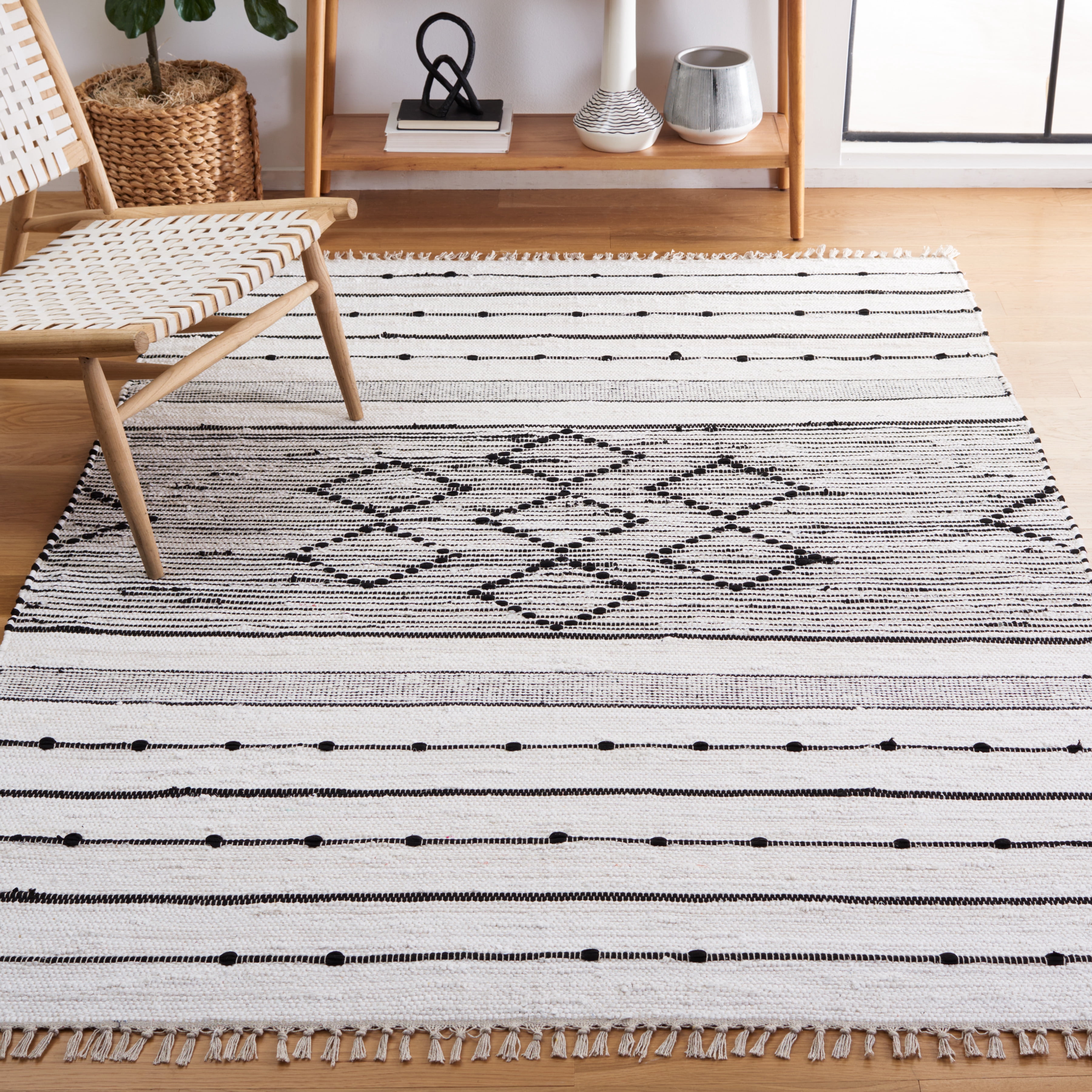 SAFAVIEH Striped Kilim Kalysta Striped Cotton Area Rug, Ivory/Black, 4' x 6'