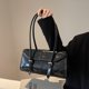 thumbnail image 2 of Bolso Con Asa Retro Versátil Hebilla Largo Portátil Hombro Axila 2024 Otoño Y (), 2 of 9