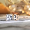 thumbnail image 3 of Pendientes solitarios JeenMata de moissanita de corte princesa de 2 quilates con 4 puntas y baño de oro rosa, 3 of 9