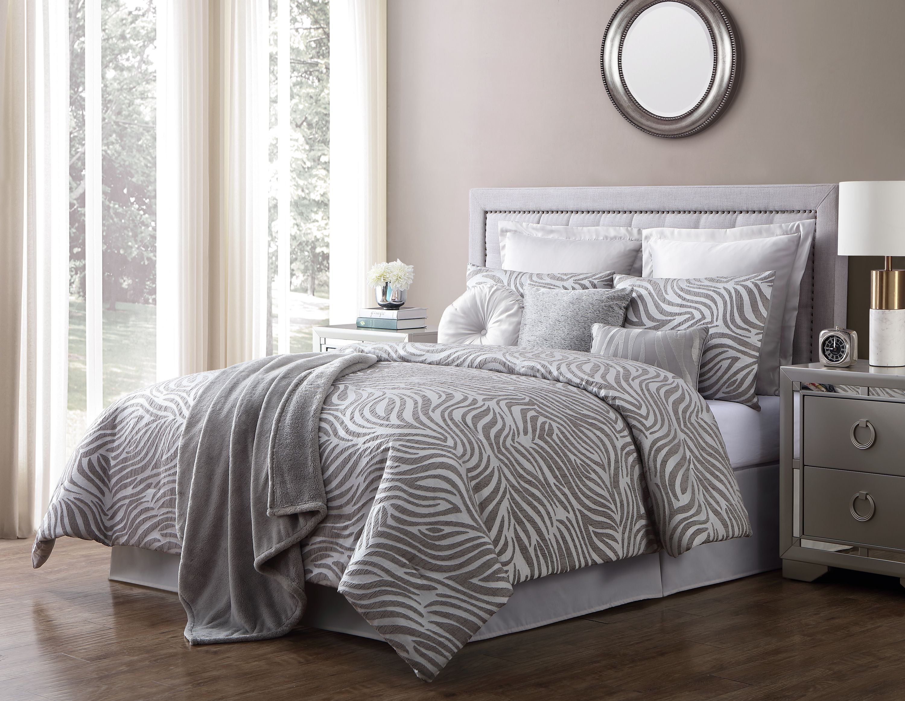 VCNY Home Serengeti Jacquard Zebra Comforter Set, California King, Grey ...