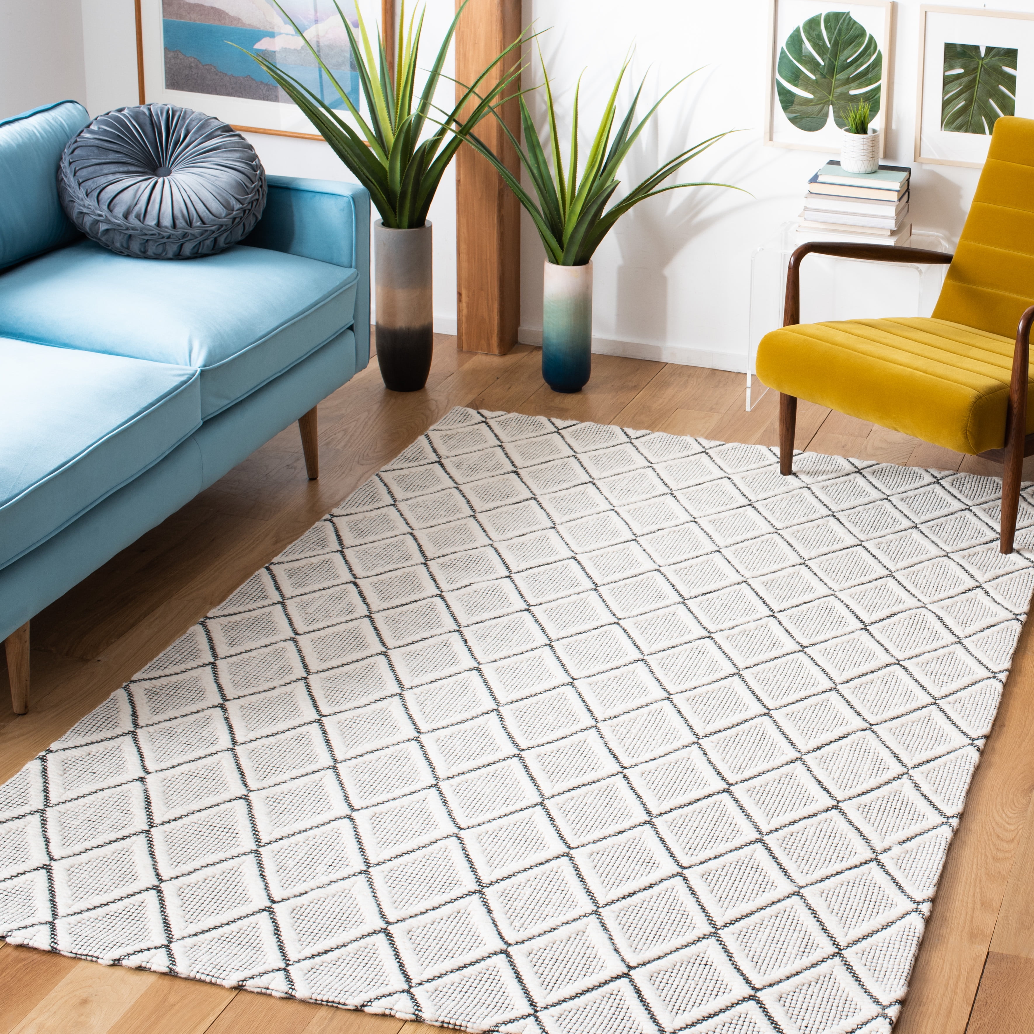 SAFAVIEH Marbella Aniyah Diamond Area Rug, Ivory/Black, 6' x 6' Square
