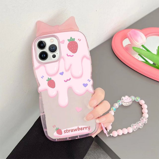 Compatible con funda para iPhone 13, color crema fresa + pulsera con bonito patrón, suave TPU para iPhone 13, funda para mujer, protección para orificios de cámara, funda para iPhone 13 de 6,1 pulgada