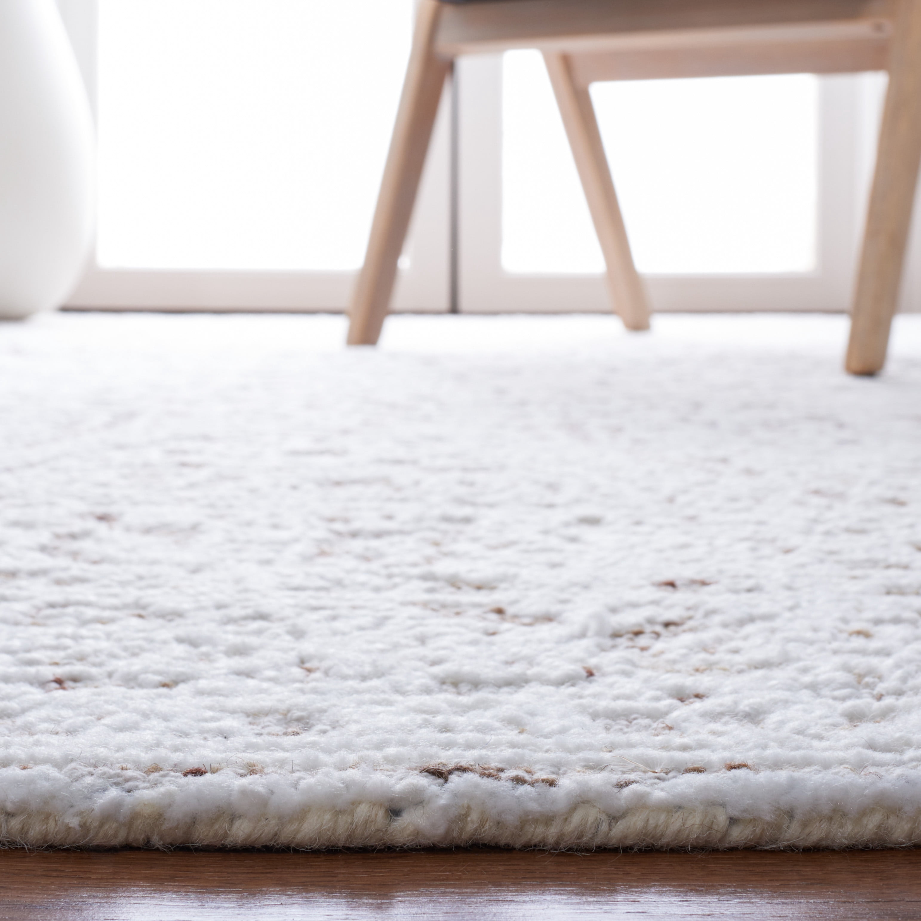Safavieh Metro Smith Medallion Area Rug, Ivory/Beige, 5' x 8'