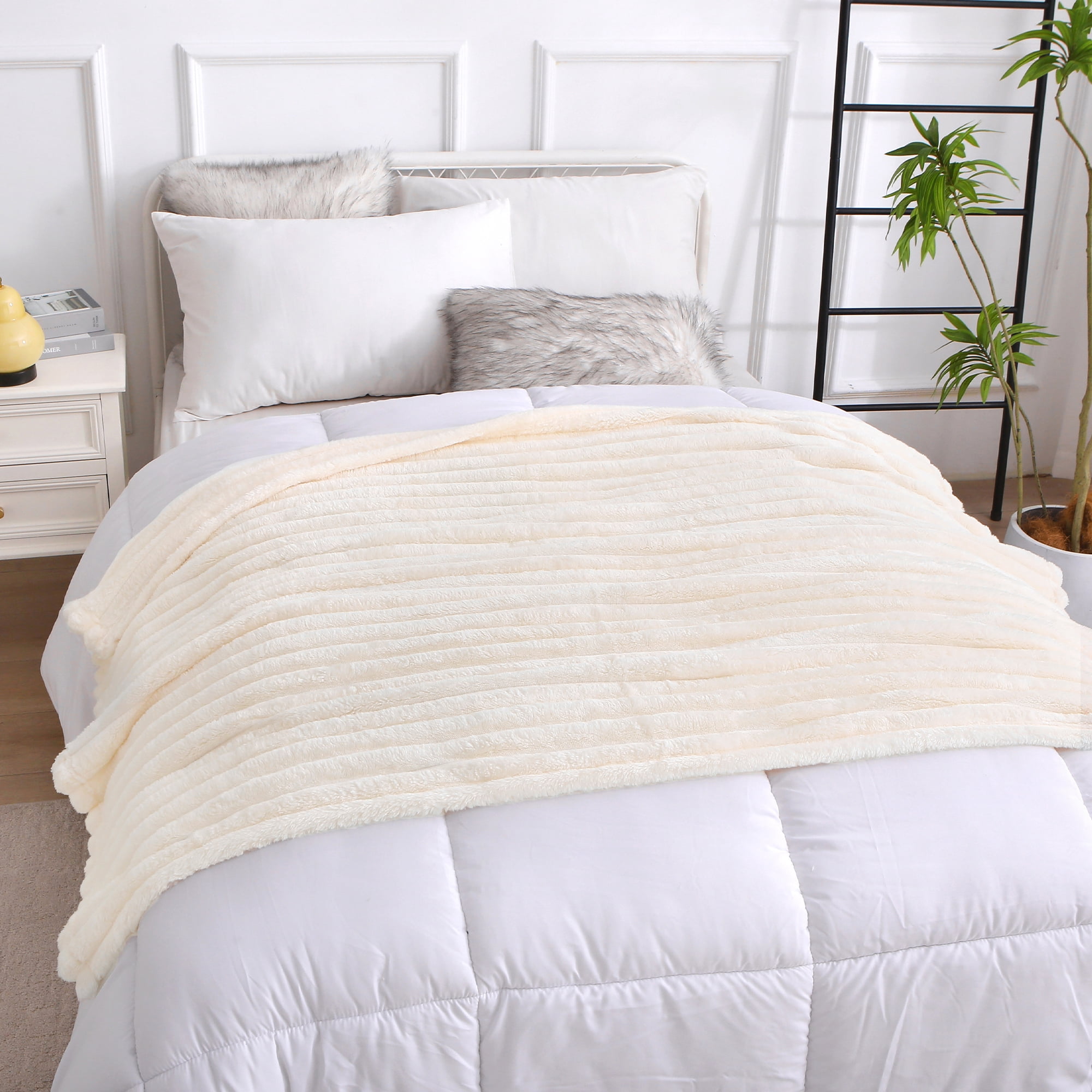 Queen Size Fleece Blanket for Couch Bed - Super Soft Cozy Bed Blanket for Women,3D Striped Lightweight Blanket, All Seasons Flannel Blanket for Bed, 70x80 Inches, White