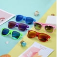 thumbnail image 4 of Paquete de 10 lentes de sol rosa estilo años 80 para fiestas - Accesorios para adultos, 4 of 6