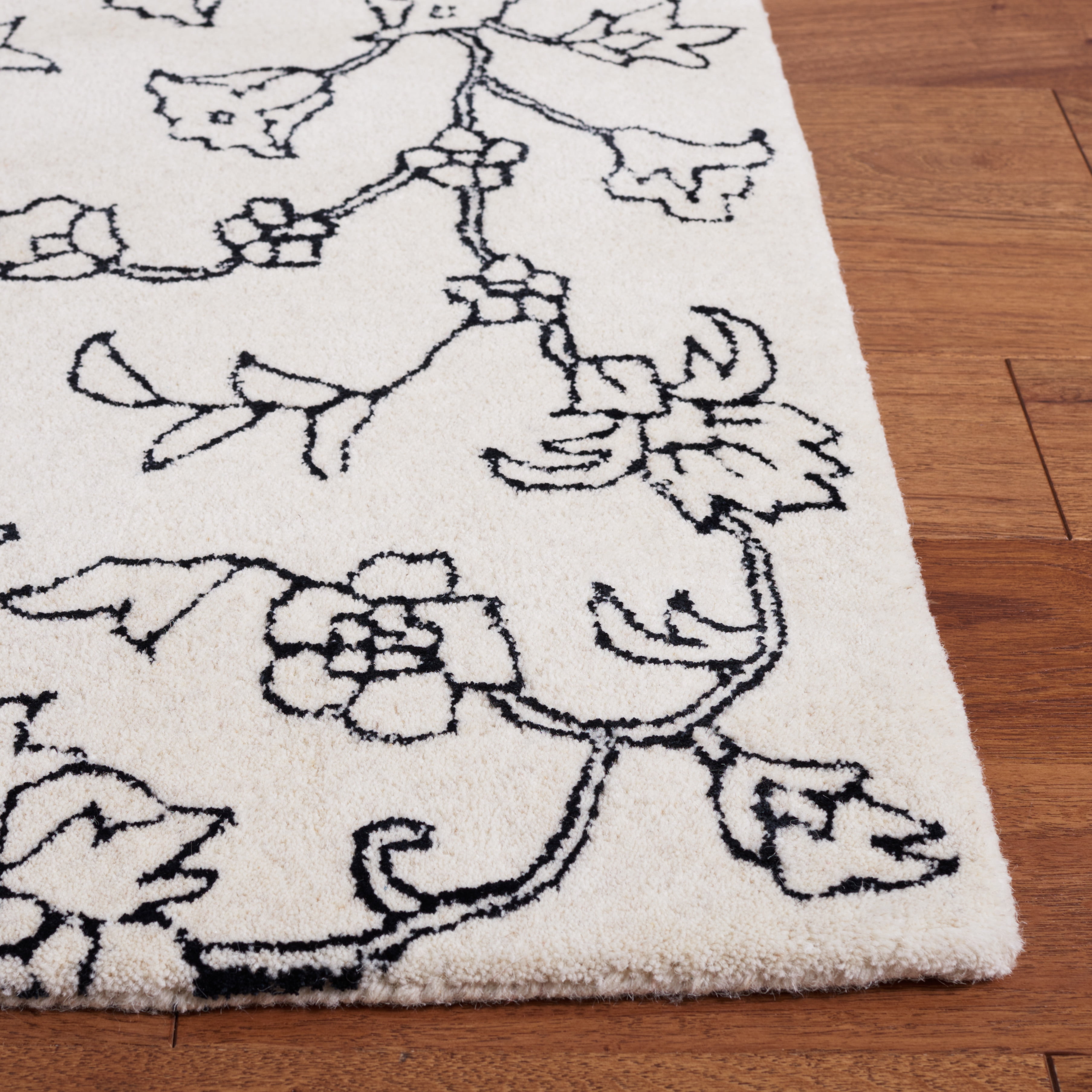 SAFAVIEH Jardin Blair Floral Area Rug, Ivory/Black, 6' x 6' Square