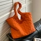 thumbnail image 5 of (Envío Doblado Por La Mitad) Bolso Hombro para Mujer Gran Capacidad Con Bordado Acolchado Informal A La 1209 Naranja, 5 of 8