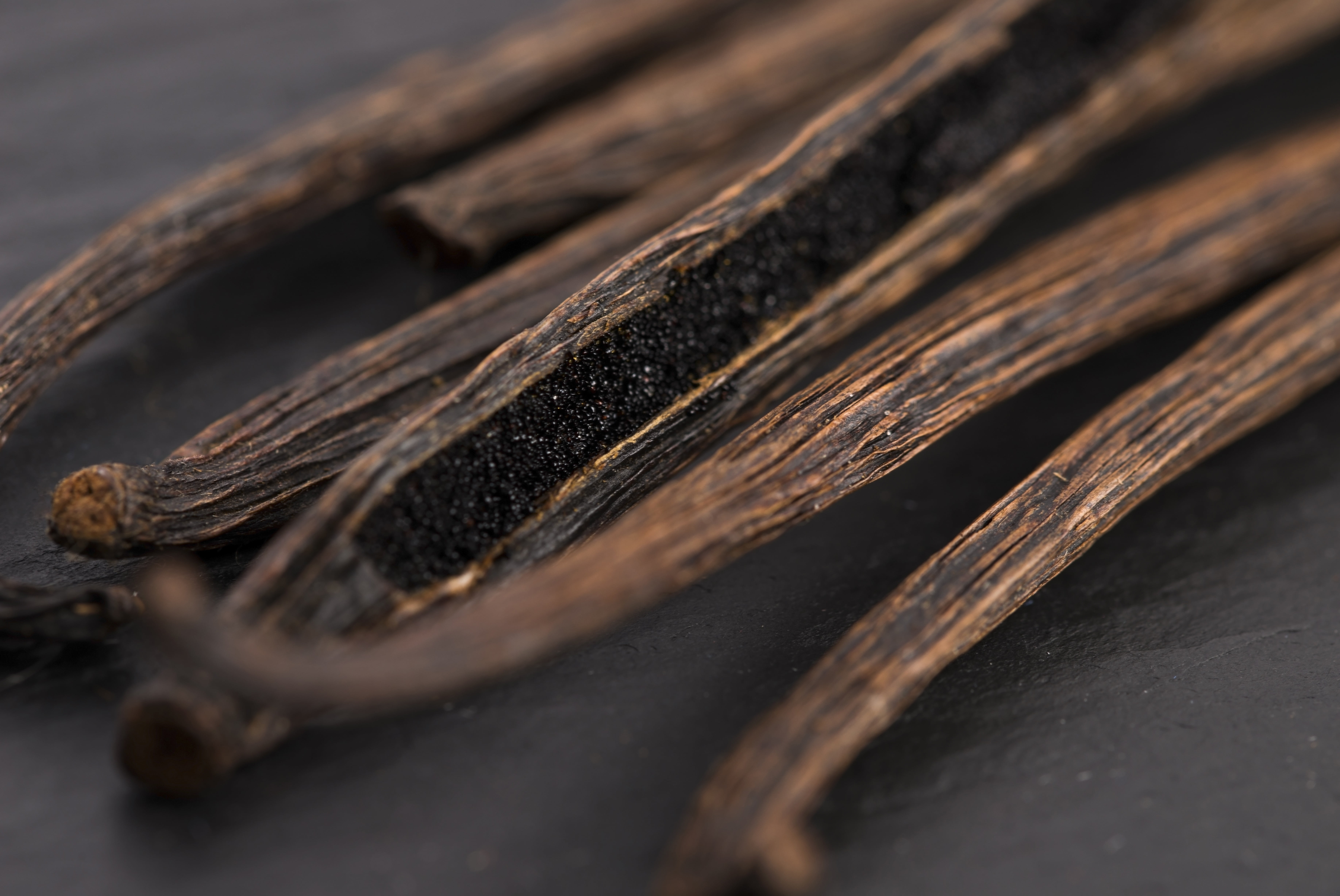 50 Organic Madagascar Vanilla Beans. Whole Grade B Vanilla Pods for Vanilla Extract and Baking
