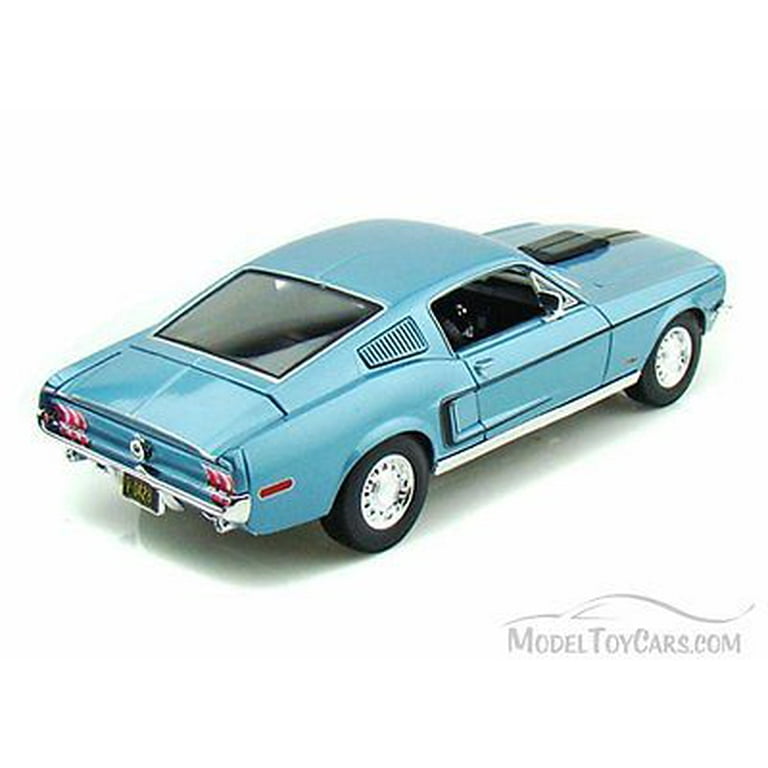 Amazon.com: Maisto 1:18 Scale Metallic Blue 1968 Ford