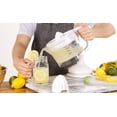 thumbnail image 2 of Extractor de exprimidor de cítricos Dash: Exprimidor compacto para jugos saludables, naranjas, limones, limas, pomelos y otras frutas cítricas con boquilla fácil de verter + jarra de 20 oz - Blanco, 2 of 5