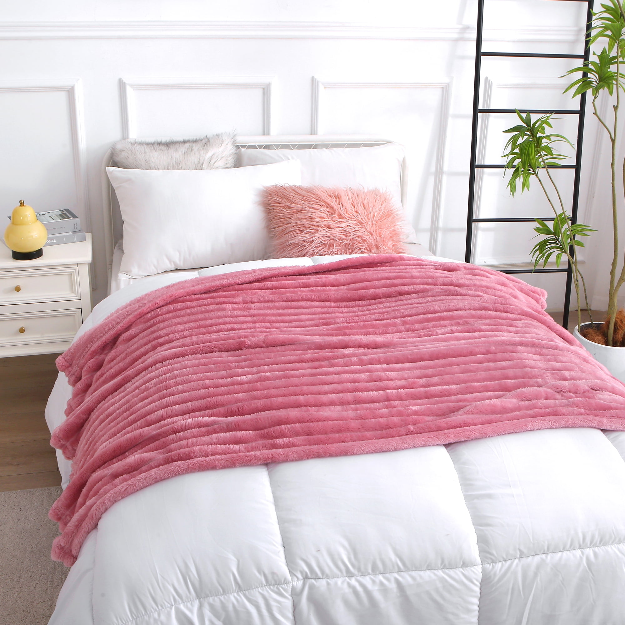 Twin Size Fleece Blanket for Couch Bed - Super Soft Cozy Bed Blanket for Women,3D Striped Lightweight Blanket, All Seasons Flannel Blanket for Bed, 60x80 Inches, Pink