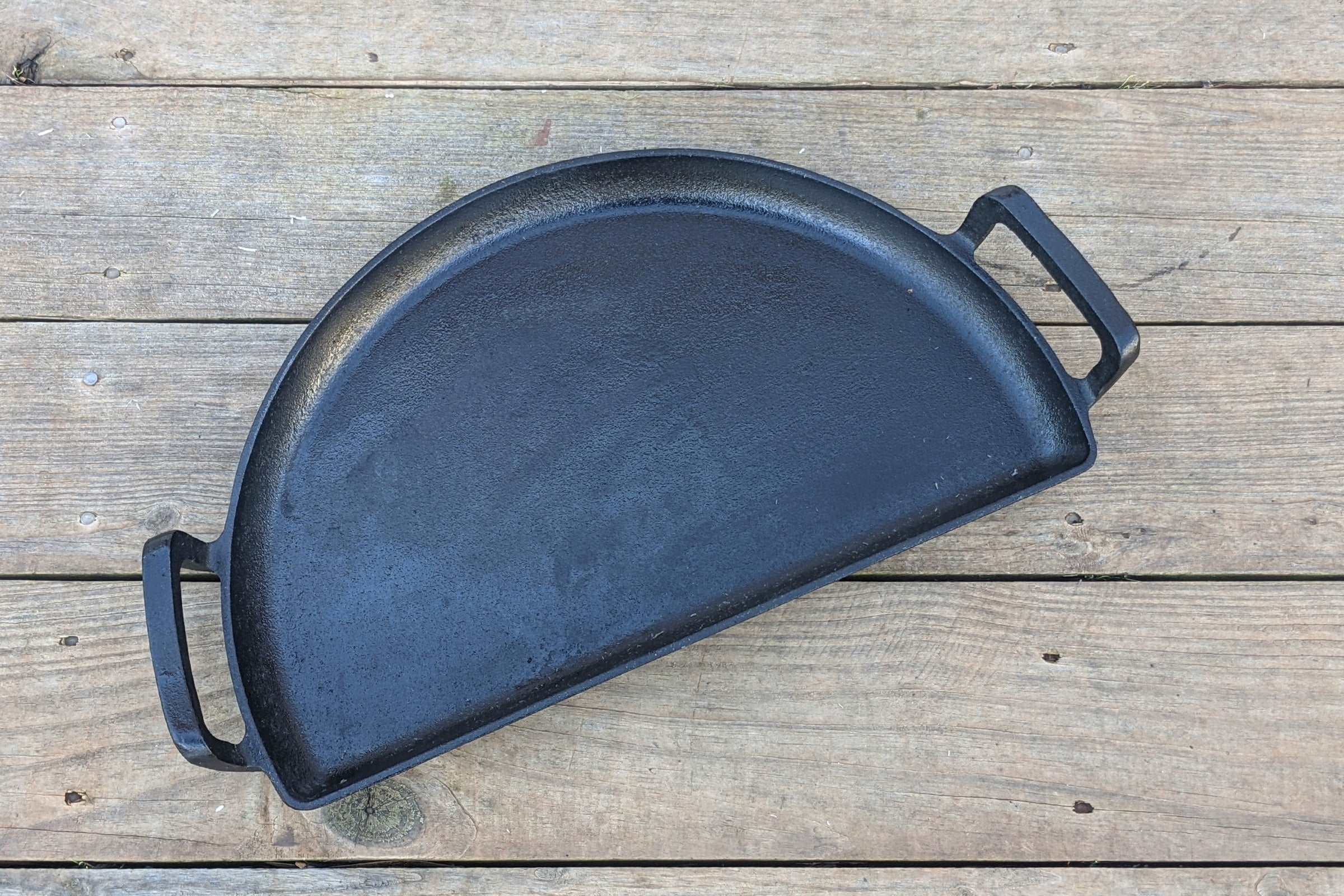 SnS Grills Slow 'N Sear® Cast Iron Drip 'N Griddle Pan 22" — 3-in-1 Cast Iron Drip Pan & Smashburger Griddle for Weber 22-Inch Kettle Grills