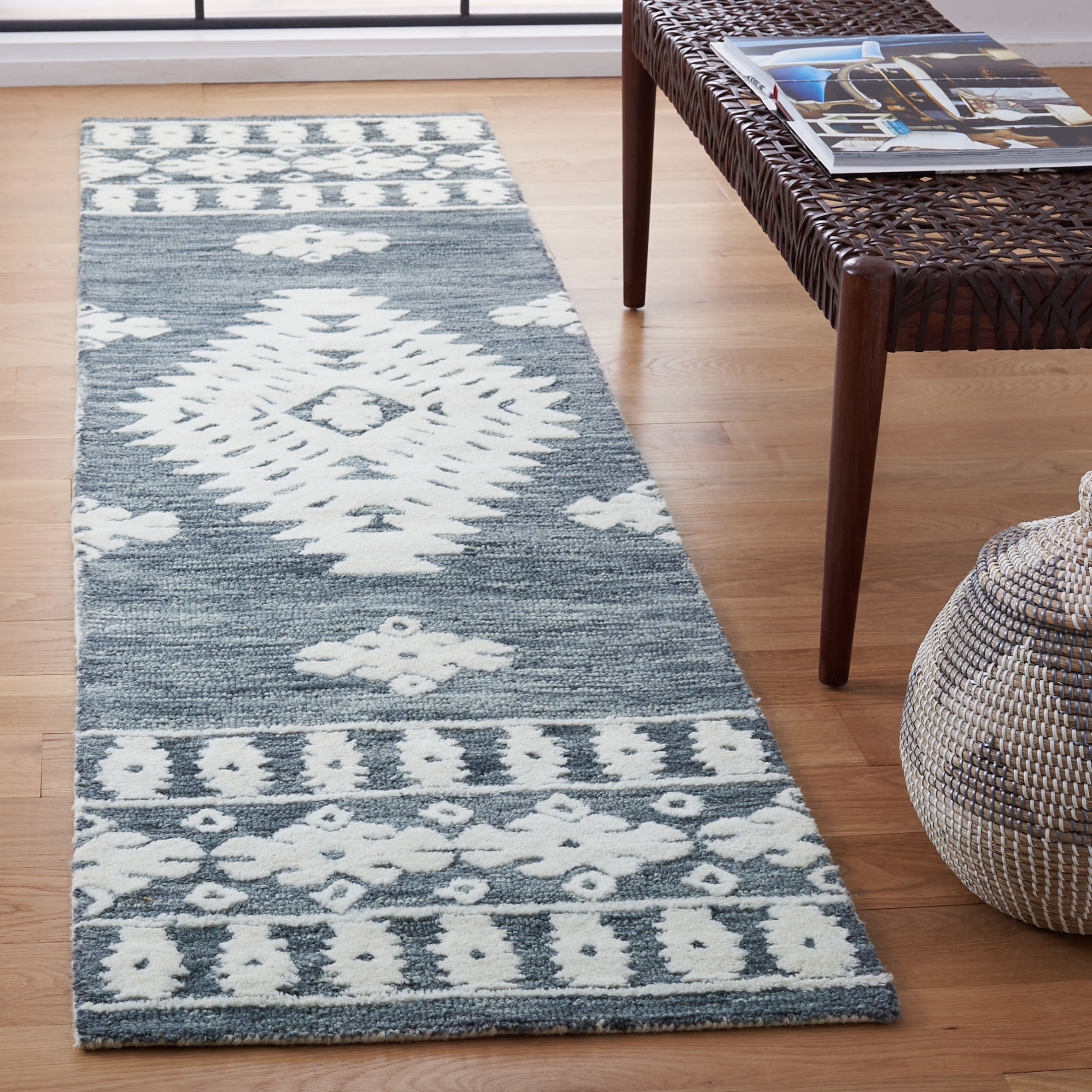 SAFAVIEH Aspen Kerry Geometric Runner Rug, Dark Grey/Ivory, 2'3" x 9'