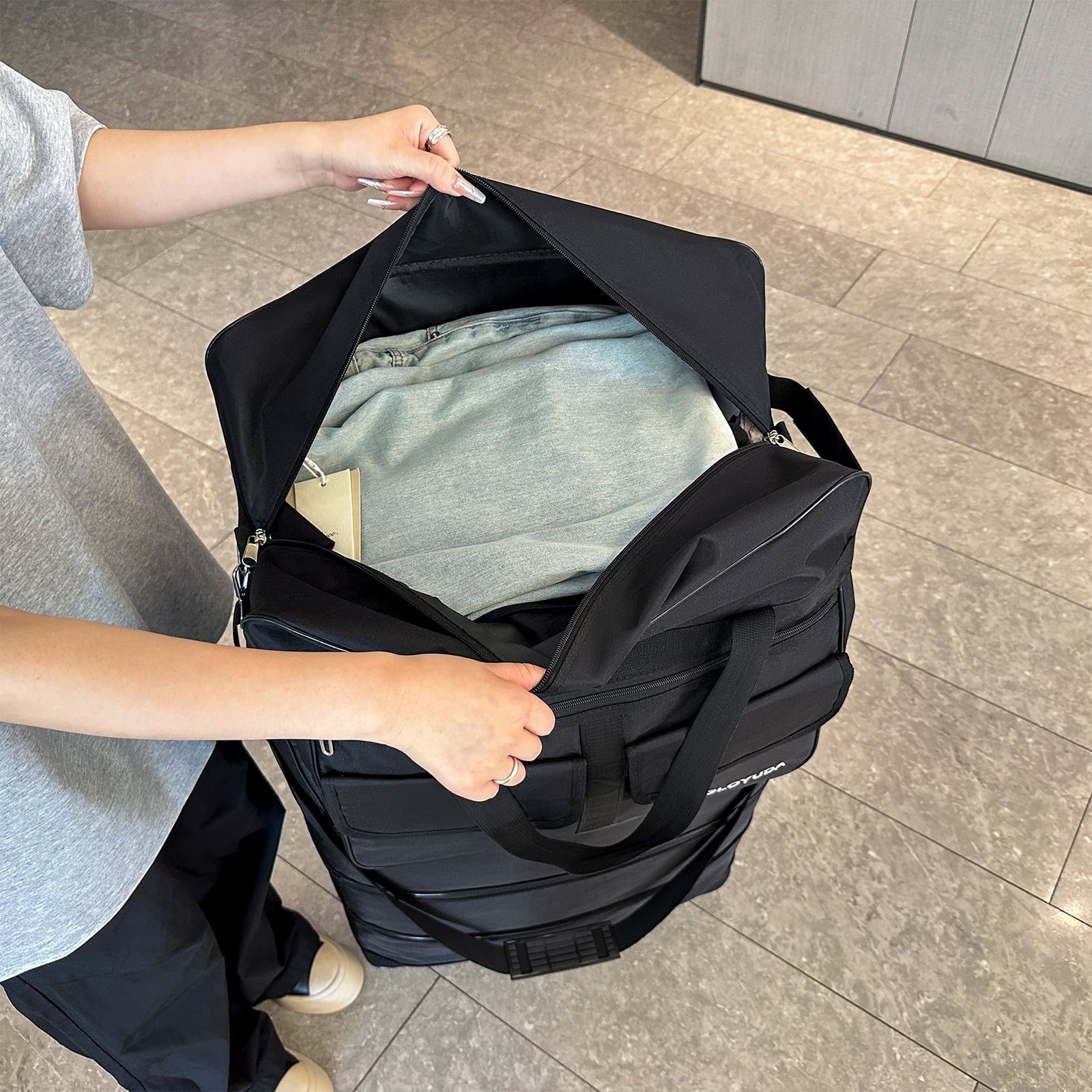 Gloyuda 130L Rolling Bag, 40 inch Duffle Bag with Wheels, Rolling Tote Bags with Wheels, Collapsible Luggage, Travel Bag with Wheels and Handle, Roller Bag with 2 Fixing Straps and 1 Shoulder Strap