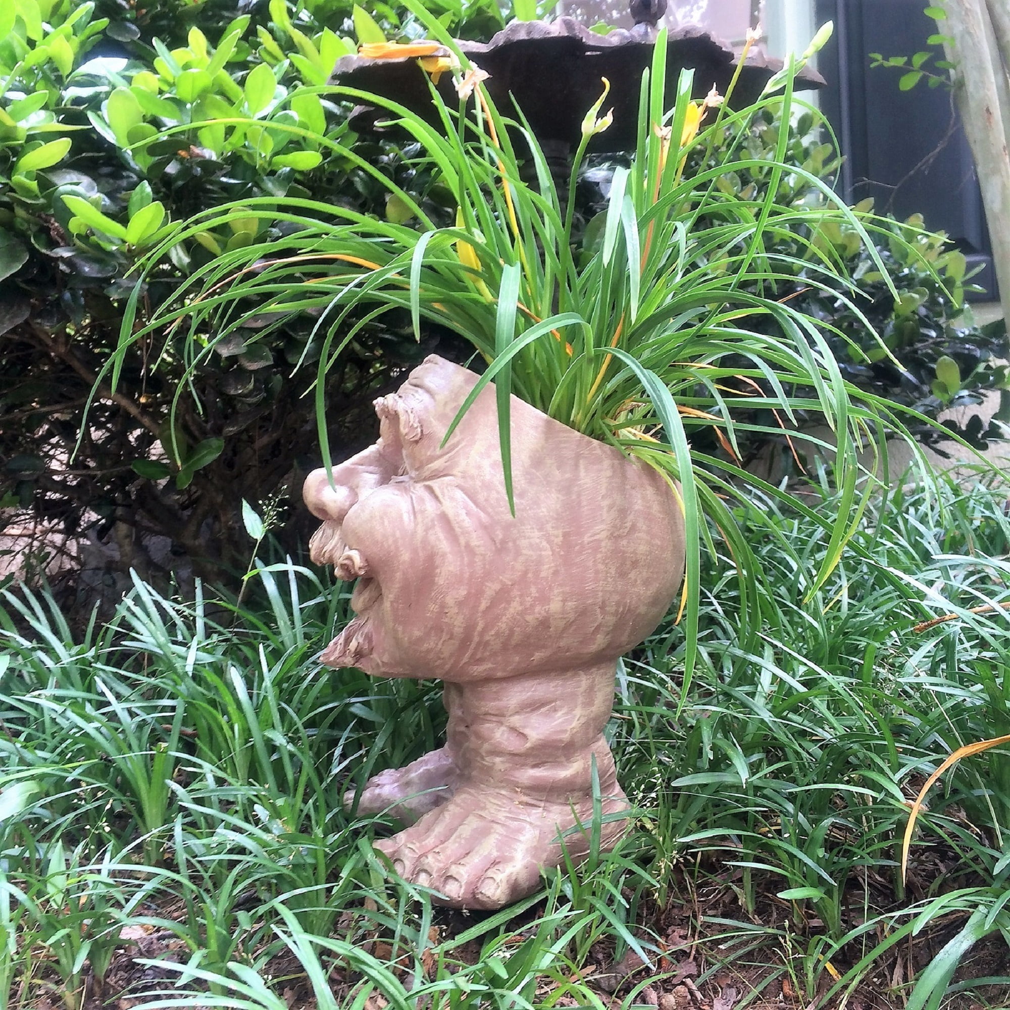 Homestyles Stone Wash Uncle Nate & Aunt Minnie the Muggly Face Statue Planter