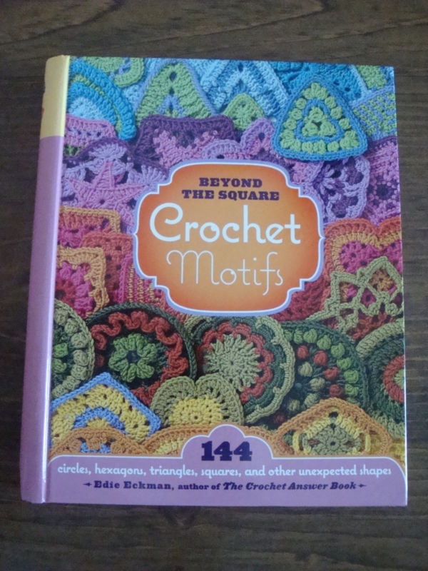 Beyond The Square Crochet Motifs | 144 Motivi A Cerchi, Esagoni, Triangoli E Forme Creative Per Uncinetto - Foto 7
