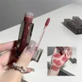 thumbnail image 4 of Lápiz labial de cristal espejo marrón rojo oscuro cosmético de larga duración mujeres Sexy tinte de labios maquillaje mate terciopelo castaño brillo de labios impermeable, 4 of 7