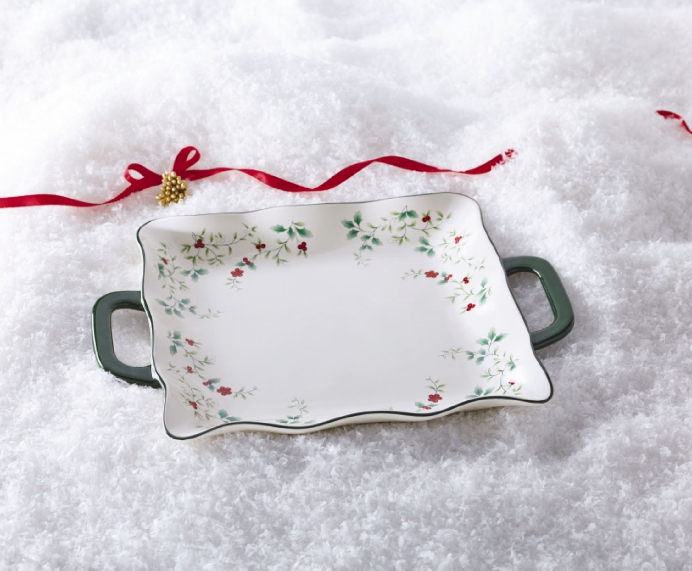 Pfaltzgraff Winterberry Stoneware 15.25 in Handled Platter Snow Globe
