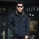 thumbnail image 4 of Chaqueta corta con capucha y plumón de pato para hombre, ropa de diseñador de lujo, ropa de invierno acolchada, abrigo para hombre, 4 of 5