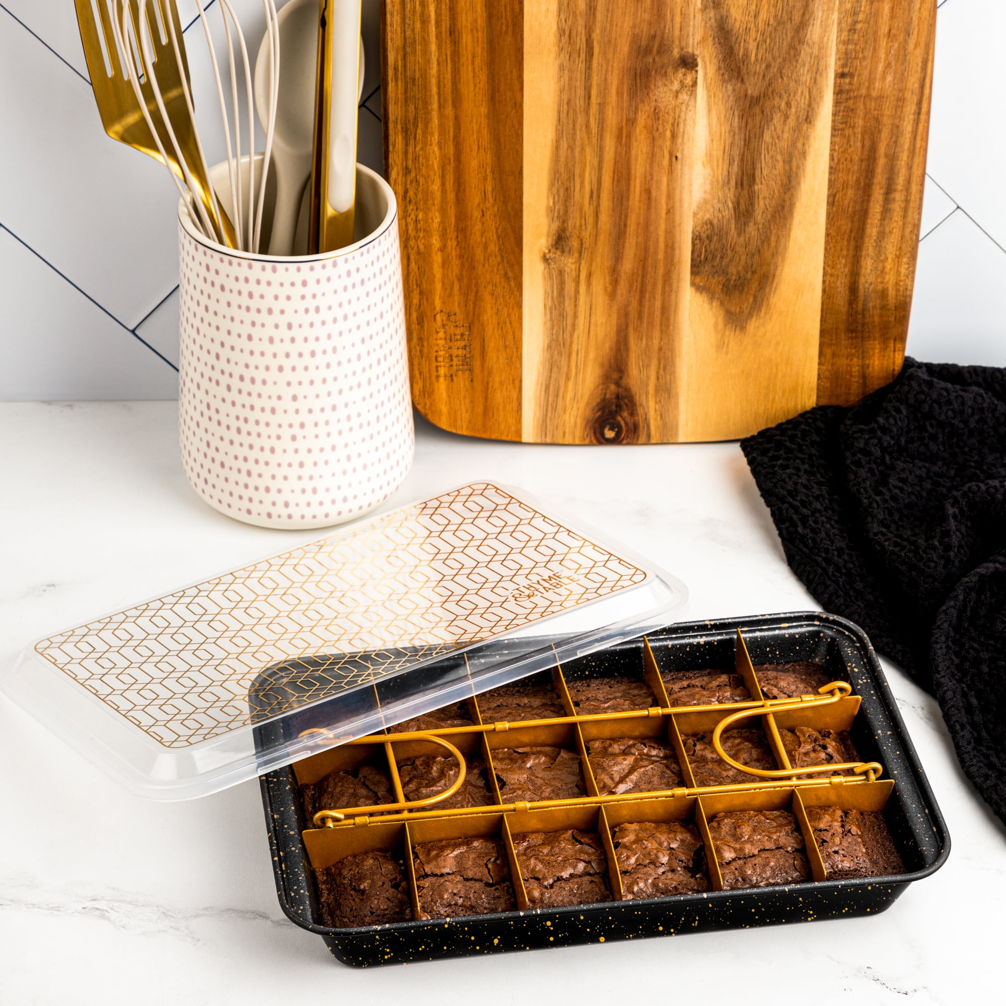 Thyme & Table 7"x11" Nonstick Brownie Baking Pan with Pre-Cut Divider and Plastic Lid, 3-Piece Set